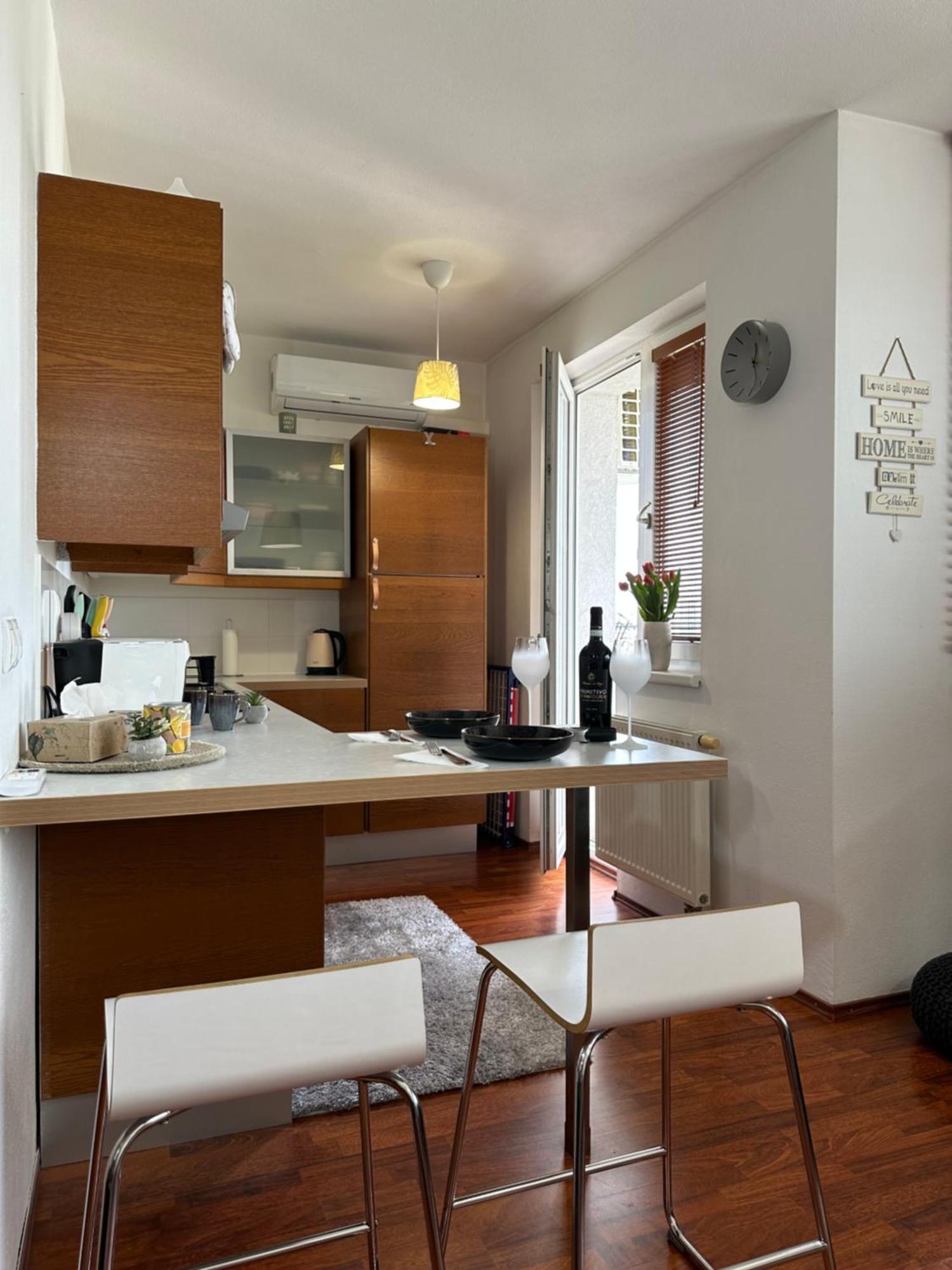 Cozy Apartment With Nice Balcony Seating, 9Th Floor, Parking Pressburg Exterior foto