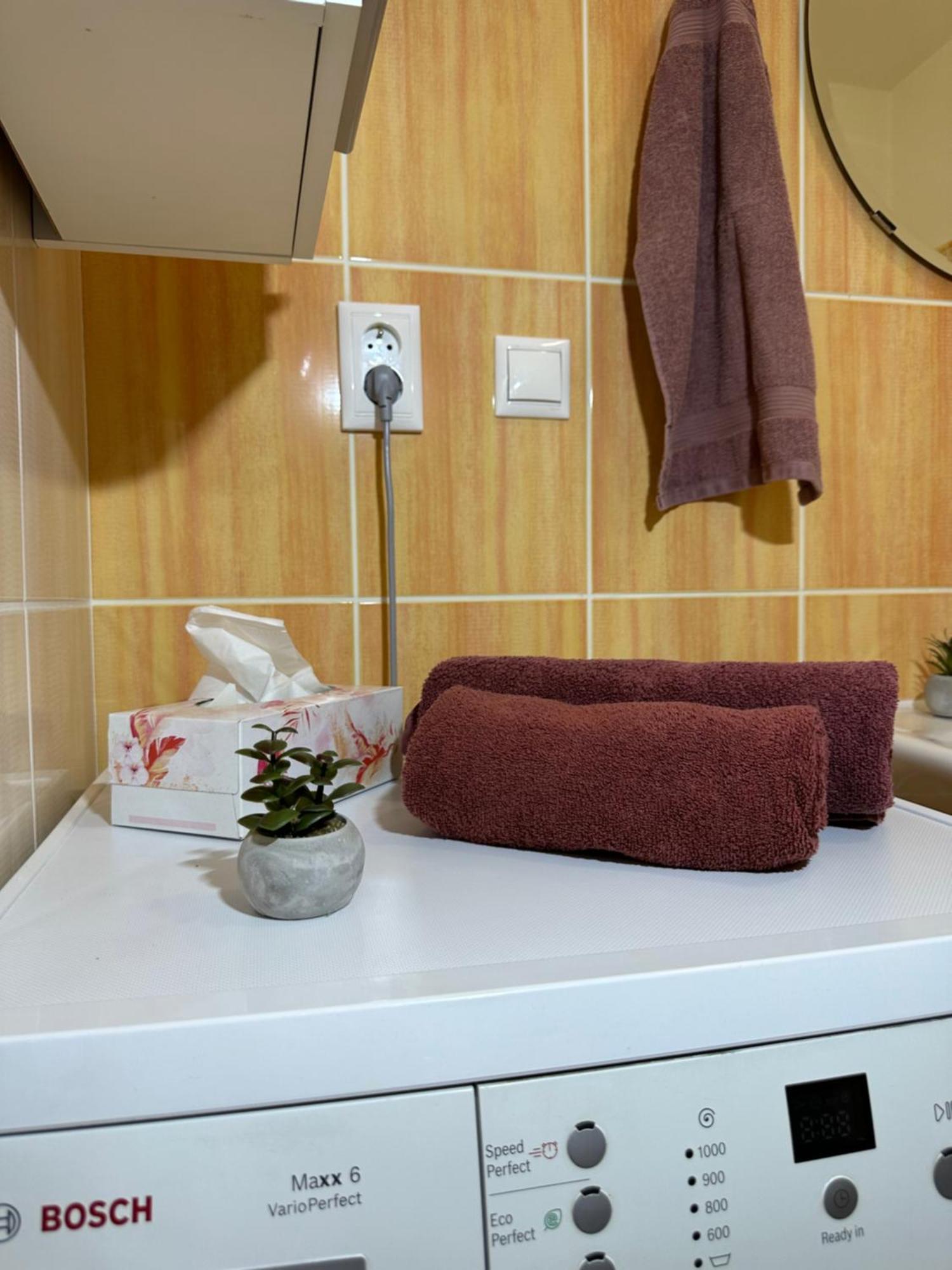 Cozy Apartment With Nice Balcony Seating, 9Th Floor, Parking Pressburg Exterior foto