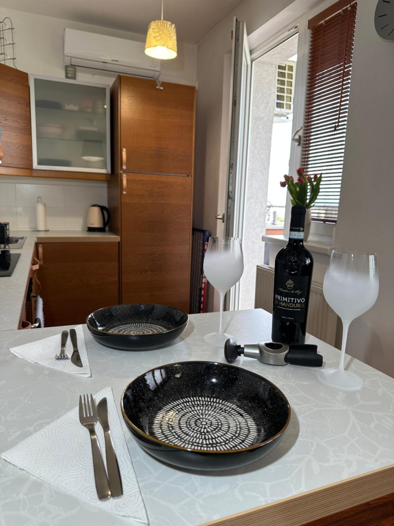 Cozy Apartment With Nice Balcony Seating, 9Th Floor, Parking Pressburg Exterior foto